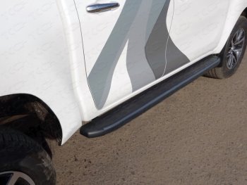 Пороги алюминиевые с пластиковой накладкой ТСС Тюнинг Toyota Hilux  AN120 (2020-2025) 2-ой рестайлинг (карбон черные)