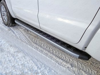 Пороги алюминиевые с пластиковой накладкой ТСС Тюнинг Volkswagen Amarok (2016-2022) рестайлинг (карбон серые)