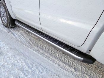Пороги алюминиевые с пластиковой накладкой, ТСС Тюнинг Volkswagen Amarok (2016-2022) рестайлинг (карбон серебро)