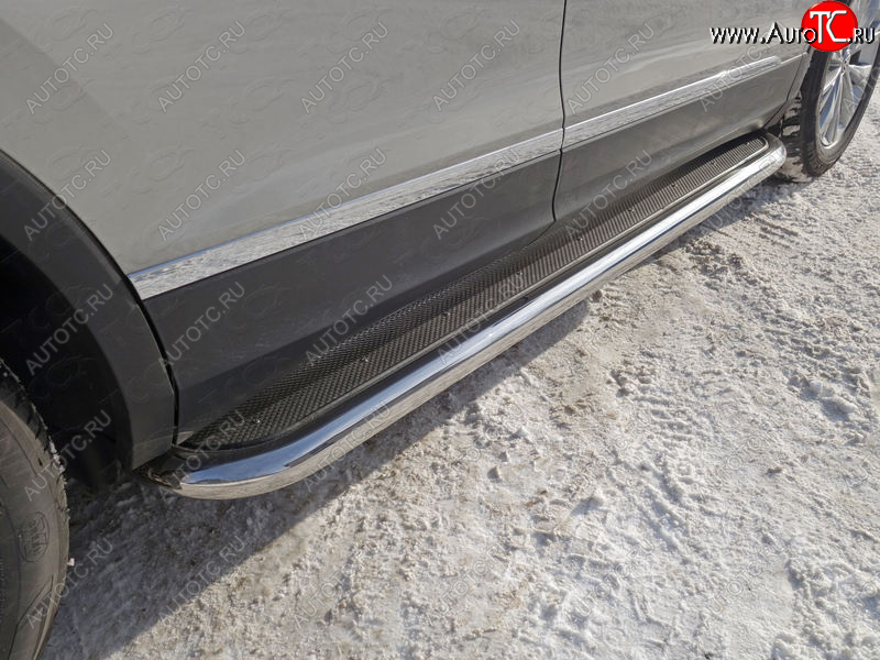 41 749 р. Пороги с площадкой 60,3 мм ТСС Тюнинг Volkswagen Tiguan Mk2 дорестайлинг (2016-2020) (нержавейка)  с доставкой в г. Кемерово