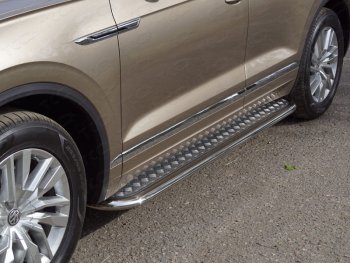 Пороги с площадкой 75х42 мм ТСС Тюнинг Volkswagen Touareg CR (2018-2025) (серые)