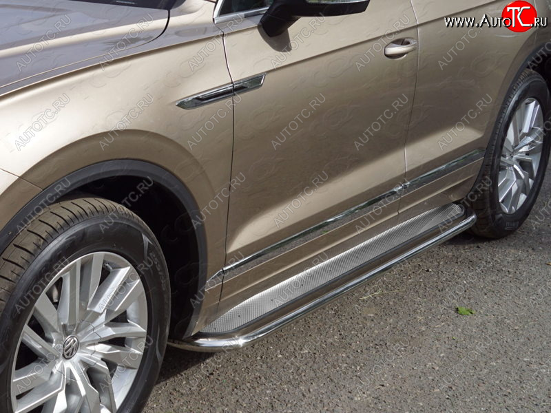 56 999 р. Пороги с площадкой 75х42 мм ТСС Тюнинг Volkswagen Touareg CR (2018-2025) (нержавейка)  с доставкой в г. Кемерово