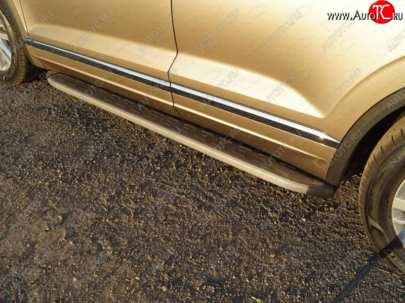 21 999 р. Пороги алюминиевые с пластиковой накладкой ТСС Тюнинг  Volkswagen Touareg  CR (2018-2025) (карбон серые)  с доставкой в г. Кемерово