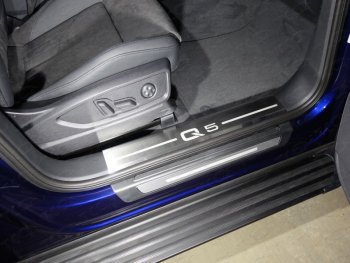 Накладки на пластиковые пороги (без пневмоподвески, 2 шт) ТСС Тюнинг Audi Q5  FY (2017-2020) дорестайлинг (лист шлифованный, надпись Q5)
