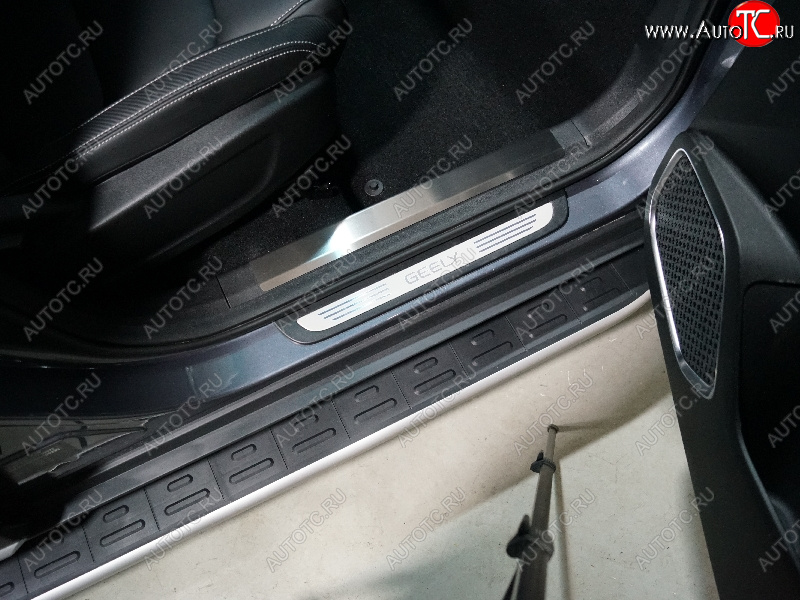 2 499 р. Накладки на пластиковые пороги, ТСС Тюнинг  Geely Atlas  NL3 (2016-2022) (лист шлифованный)  с доставкой в г. Кемерово