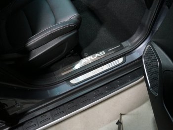 Накладки на пластиковые пороги, ТСС Тюнинг Geely Atlas Pro NL3 (2019-2025) (лист шлифованный надпись Atlas)
