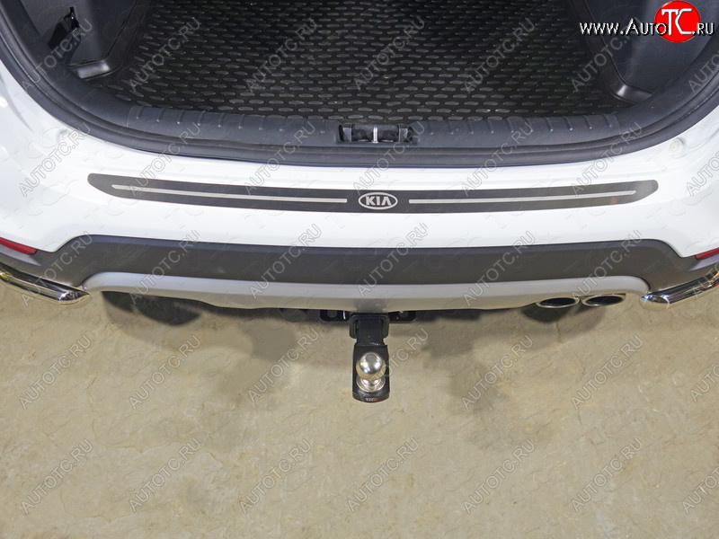2 599 р. Накладка на задний бампер ТСС Тюнинг  KIA Rio  X-line (2017-2021) (лист шлифованный логотип KIA)  с доставкой в г. Кемерово