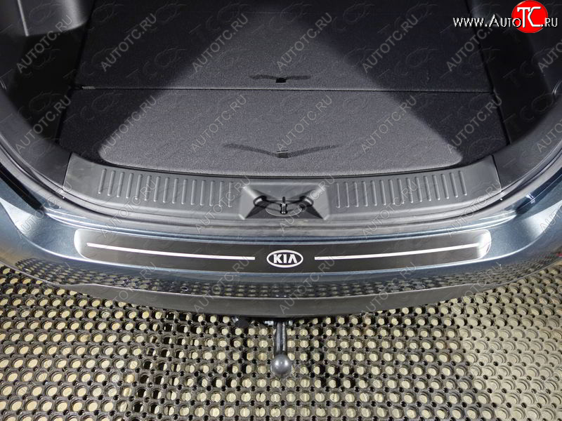 3 999 р. Накладка на задний бампер ТСС Тюнинг  KIA Sorento ( XM,  UM/Prime) (2012-2020) рестайлинг, дорестайлинг (Лист шлифованный логотип  KIA)  с доставкой в г. Кемерово