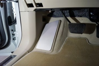 Накладка площадки левой ноги, ТСС Тюнинг Toyota Land Cruiser  J300 (2021-2025) дорестайлинг (лист алюминий 4 мм)