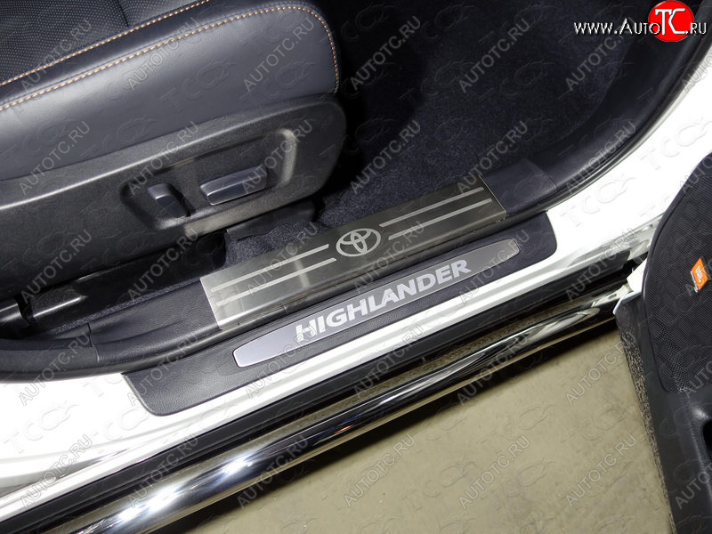 3 999 р.  Накладки на пластиковые пороги, ТСС Тюнинг  Toyota Highlander  XU50 (2016-2020) рестайлинг (лист шлифованный логотип Toyota)  с доставкой в г. Кемерово