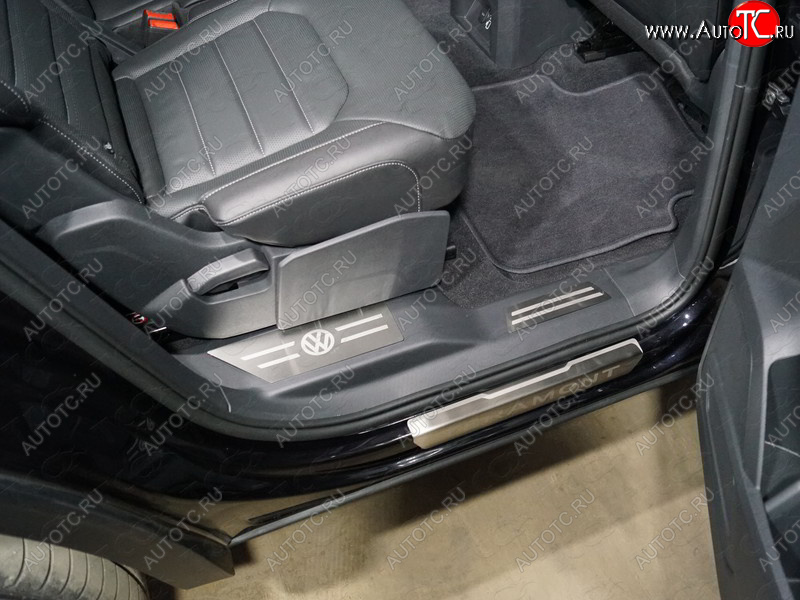 5 649 р. Накладки на пластиковые пороги задние, ТСС Тюнинг  Volkswagen Teramont  CA1 (2016-2020) дорестайлинг (лист шлифованный лотип VW)  с доставкой в г. Кемерово