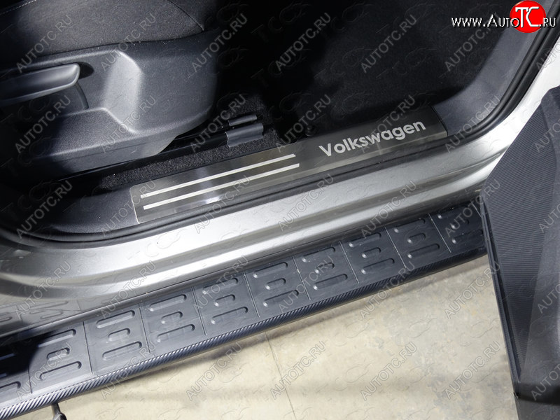 3 999 р. Накладки на пластиковые пороги, ТСС Тюнинг  Volkswagen Tiguan  Mk2 (2016-2020) дорестайлинг (лист шлифованный надпись Volkswagen)  с доставкой в г. Кемерово