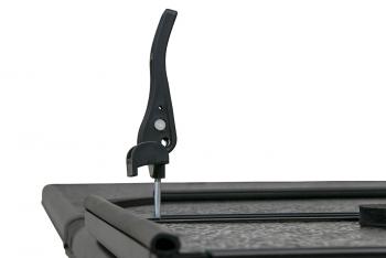 46 379 р. Крышка кузова Toyota Hilux Vigo 2005-2015 трёхсекционная, алюминиевая, черная РИФ pt-h326  с доставкой в г. Кемерово. Увеличить фотографию 10