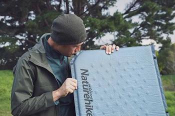 3 019 р. Коврик самонадувающийся с подушкой Naturehike, 185х60х2,5 см, синий Naturehike nh15q002-d-blsn  с доставкой в г. Кемерово. Увеличить фотографию 3