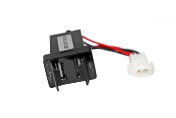 1 269 р. Розетка USB 3,1A для Toyota 32x22 РИФ rif22-4-1012800  с доставкой в г. Кемерово. Увеличить фотографию 1