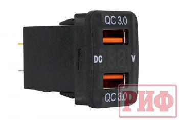1 589 р. Розетка USB 2 QC 3.0 с вольтметром для Toyota 32x20 РИФ rif22-4-1013500  с доставкой в г. Кемерово. Увеличить фотографию 1