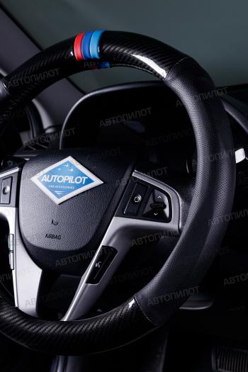619 р. Оплетка на руль из кожи (37-39см, кожзам + карбон) Автопилот BLW-005 SSANGYONG Tivoli Grand 1 (2021-2025) (черный)  с доставкой в г. Кемерово. Увеличить фотографию 3