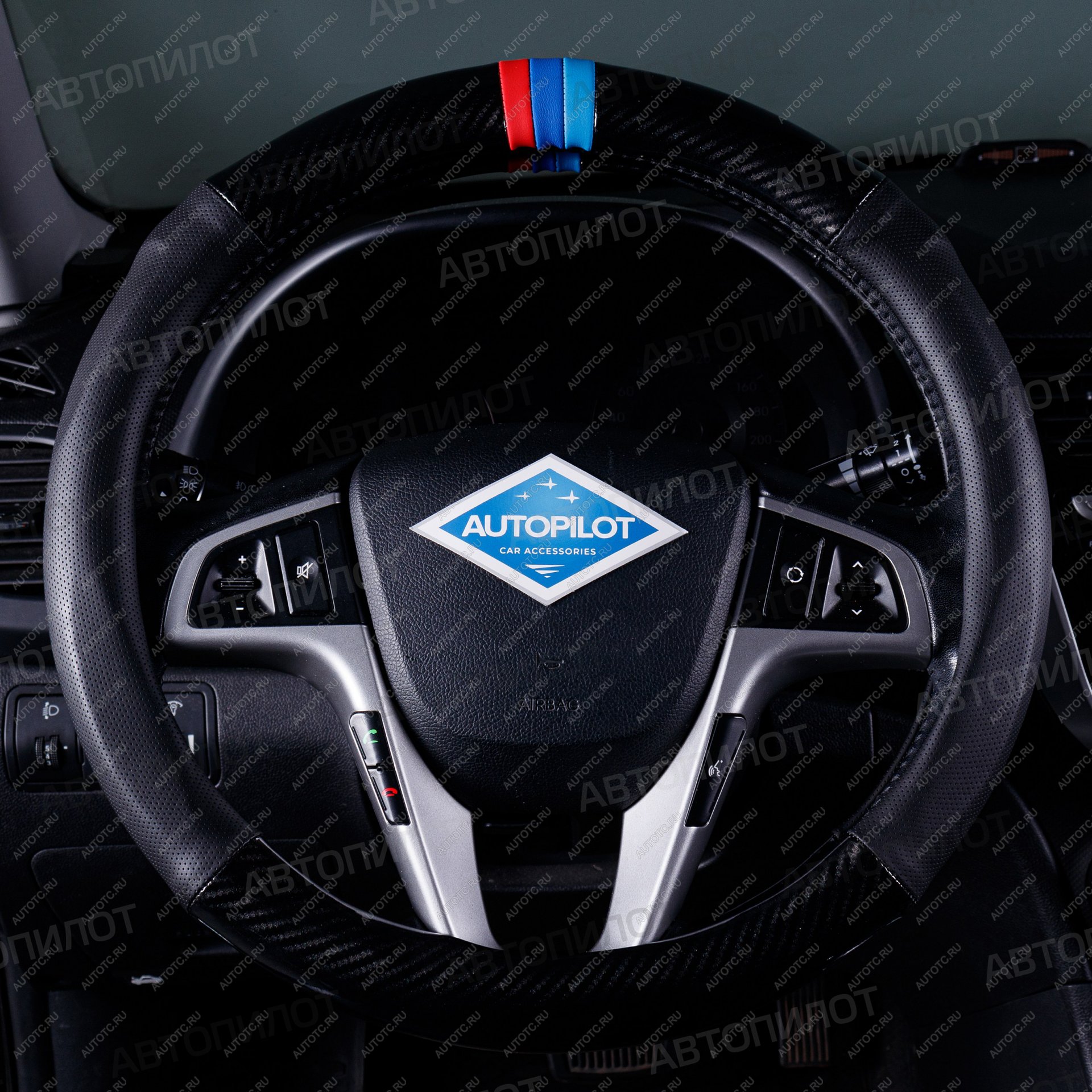 619 р. Оплетка на руль из кожи (37-39см, кожзам + карбон) Автопилот BLW-005 SSANGYONG Tivoli Grand 1 (2021-2025) (черный)  с доставкой в г. Кемерово