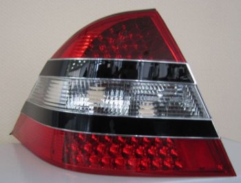 24 999 р. W220 ФОНАРЬ ЗАДН ВНЕШН Л+П (КОМПЛЕКТ) ДИЗАЙН W221 ПОЛНОСТЬЮ С ДИОД С ЧЕРН МОЛДИНГ КРАСН-БЕЛ EAGLE EYES md22098-741rw-n  с доставкой в г. Кемерово. Увеличить фотографию 1