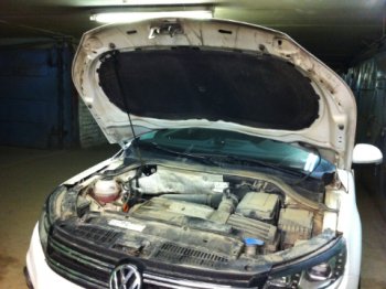 Упор капота Volkswagen Tiguan (2008-н.в.) ТехноМастер ТехноМастер 8231.8800.04