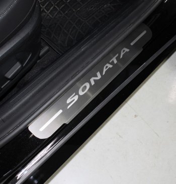 Накладки на порожки салона ТСС Тюнинг Hyundai Sonata  DN8 (2019-2022) (лист шлифованный, надпись Sonata)
