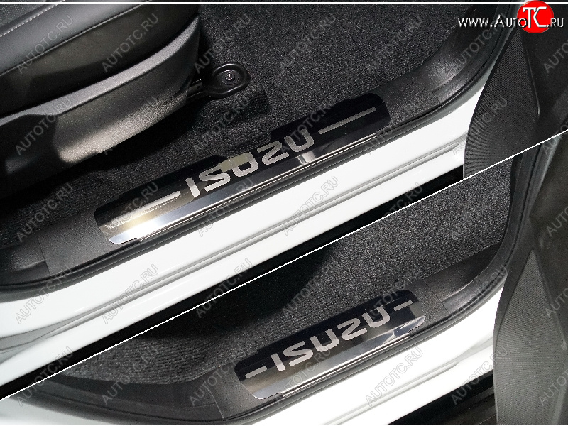 4 599 р. Накладки на пластиковые порожки салона ТСС Тюнинг  Isuzu D-Max  RG (2020-2023) DoubleCab (лист зеркальный надпись ISUZU)  с доставкой в г. Кемерово