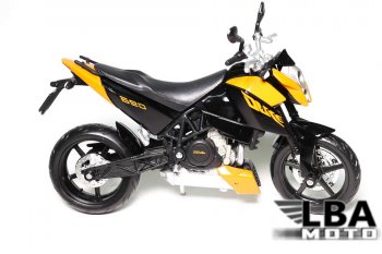 Модель мотоцикла KTM 690 DUKE Оранжевого цвета масштаб 112  пм-00002212