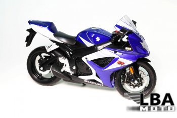 Модель мотоцикла Suzuki GSX-R750 06-07 Сине-Белого цвета масштаб 112  пм-00002217