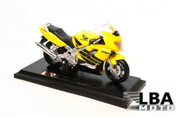 Модель мотоцикла Honda CBR600 F4 Желто-Черного цвета масштаб 118  пм-00002247