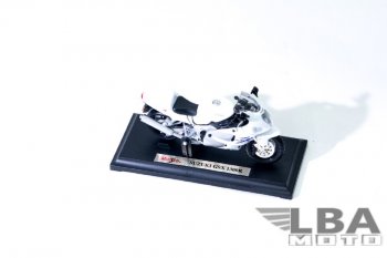 Модель мотоцикла Suzuki GSX-R1300 Белого цвета масштаб 118  лб-00000331