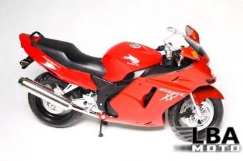 Модель мотоцикла Honda CBR1100xx Красного цвета масштаб 1 12  пм-00000847