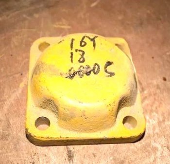 Крышка кронштейна крепления подшипника SD16 SHANTUI 16y-18-00005