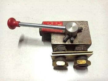 3 169 р. Кран управления подъема кузова EQ34086240 DOG (!!!УЦЕНКА: возможен нетоварный вид!!!) DONGFENG eq34086240 dog  с доставкой в г. Кемерово. Увеличить фотографию 1