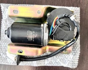 Мотор стеклоочистителя с кронштейном FAW J5 FAW 5205010-1hb1