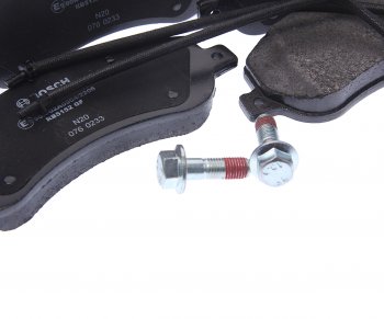 4 549 р. Колодки тормозные передние с датчиком (4шт.) BOSCH Ford Transit цельнометаллический фургон (2006-2014)  с доставкой в г. Кемерово. Увеличить фотографию 2