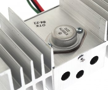 1 699 р. Преобразователь напряжения (инвертор) 24-12V 5А 40Вт ЭНЕРГОМАШ ЭНЕРГОМАШ 21.3759  с доставкой в г. Кемерово. Увеличить фотографию 4