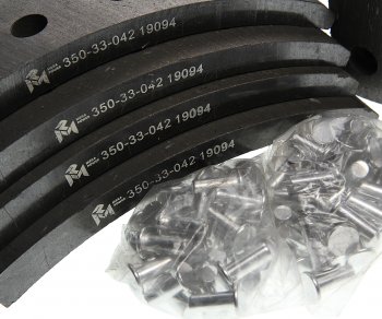 3 359 р. Накладка тормозной колодки BPW SAF (420x200) стандарт 80 отв. 8x15  93251 (8шт.) MEGAPOWER MEGAPOWER 350-33-042  с доставкой в г. Кемерово. Увеличить фотографию 3