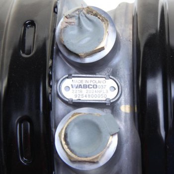 24 549 р. Энергоаккумулятор MERCEDES тип 20/24 (дисковый тормоз) WABCO WABCO 9254800050 WABCO 9254800050  с доставкой в г. Кемерово. Увеличить фотографию 3