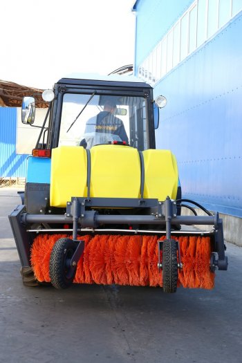 224 999 р. Щетка коммунальная МТЗ-80,82,1221,LOVOL-804 колеса 5.00х10, с баком для воды (500л) САЛЬСК Сальсксельмаш мк-7  с доставкой в г. Кемерово. Увеличить фотографию 4