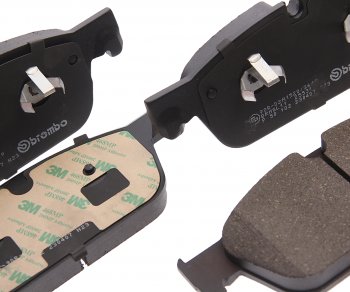 10 699 р. Колодки тормозные передние (4шт.) BREMBO Mercedes-Benz GL class X166 дорестайлинг (2012-2016)  с доставкой в г. Кемерово. Увеличить фотографию 2