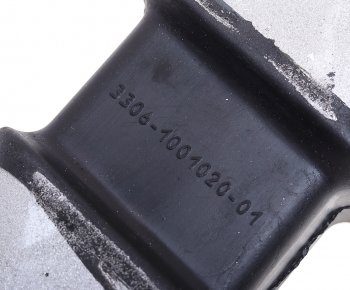 1 239 р. Подушка ГАЗ-3310 дв.ММЗ,ГАЗ-3302 дв.ГАЗ-560,ЗМЗ-40524 двигателя передняя АККОМ АККОМ 3306-00-1001020-01  с доставкой в г. Кемерово. Увеличить фотографию 3