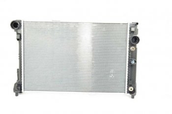 17 749 р. Радиатор MERCEDES GLK (X204) охлаждения двигателя BSG BSG bsg60520037  с доставкой в г. Кемерово. Увеличить фотографию 1