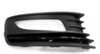 Левая вставка переднего бампера (с отверстием под ПТФ, пр-во Тайвань) BodyParts Volkswagen Polo 5 седан рестайлинг (2015-2020) (молдинг черный)
