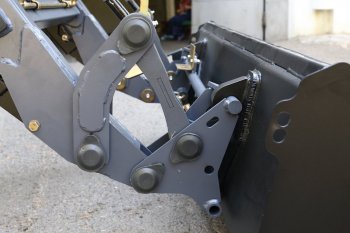 238 999 р. Погрузчик МТЗ-320 (ТУРС-400) навесной (база на поддоне) САЛЬСК САЛЬСКСЕЛЬМАШ турс-400-0  с доставкой в г. Кемерово. Увеличить фотографию 7