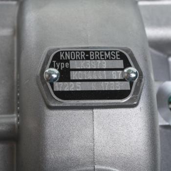 36 899 р. Компрессор ГАЗ-3414,УРАЛ-5557,63674 (1 цилиндровый) жид. охлаж. без шкива KNORR-BREMSE KNORR-BREMSE k014441  с доставкой в г. Кемерово. Увеличить фотографию 4