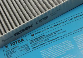 1 069 р. Фильтр воздушный салона AUDI A4 (01-07),A6 (99-05) угольный FILTRON FILTRON k1078a  с доставкой в г. Кемерово. Увеличить фотографию 2