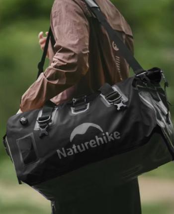6 399 р. Гермосумка Naturehike 60 л ПВХ (черная)  cnk2450xb015-60b  с доставкой в г. Кемерово. Увеличить фотографию 9