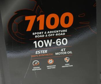 6 799 р. Масло моторное 7100 4T 10W60 синт.4л MOTUL MOTUL 113206  с доставкой в г. Кемерово. Увеличить фотографию 2