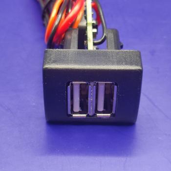 969 р. USB зарядное устройство Granta Kalina2 Datsun Priora подходит для Apple,Samsung АПЭЛ 2039546130092  с доставкой в г. Кемерово. Увеличить фотографию 3