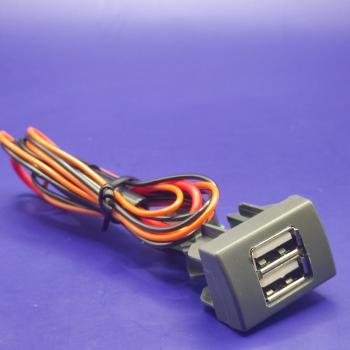 1 149 р. USB автомобильное зарядное устройство АПЭЛ (2039546547456) ГАЗ Соболь 2217 Бизнес автобус 2-ой рестайлинг автобус (2010-2025)  с доставкой в г. Кемерово. Увеличить фотографию 7